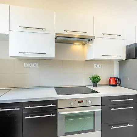아파트 Two Bedroom In Jewish Quarter *